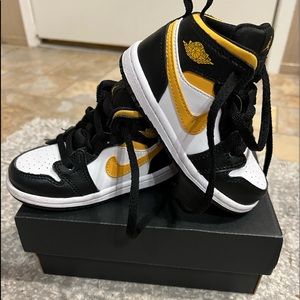 Jordan 1 mid (TD) size 7C